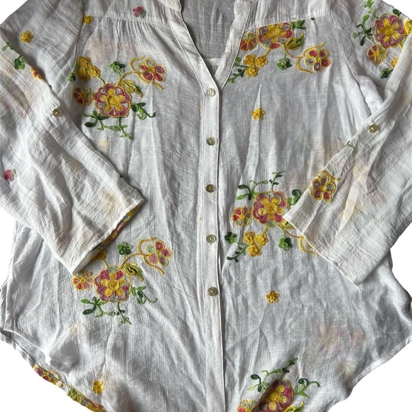 Figurca & Flower Tops - White and yellow Floral Embroidered Women's button up Top